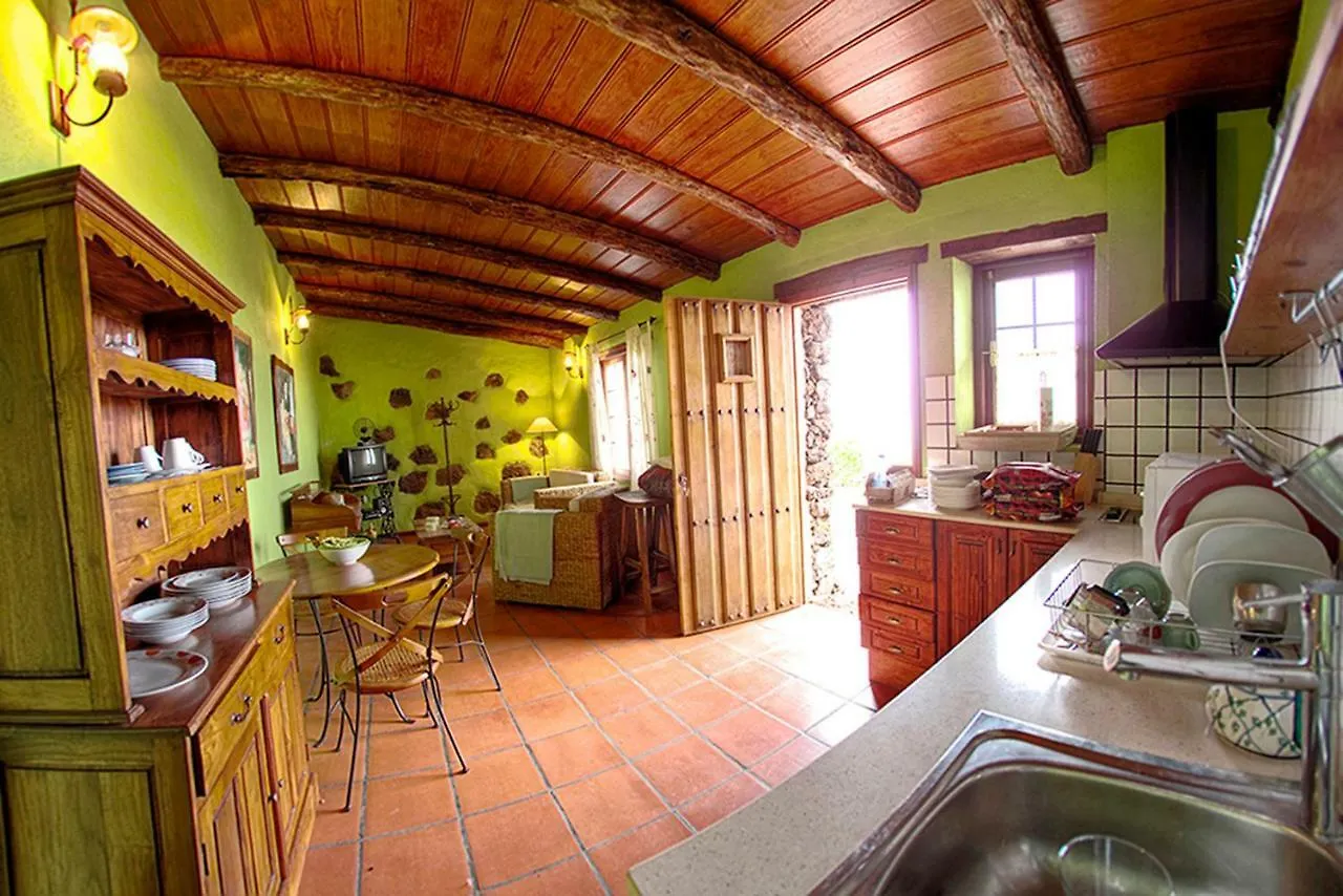 Country house Geranios Rojos II Guest House Las Rosas  Spain